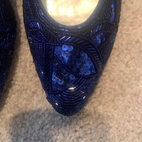 Beaded calorific pumps, size 6.5.  Beautiful beading.  Like new condition. - Picture 3 of 4